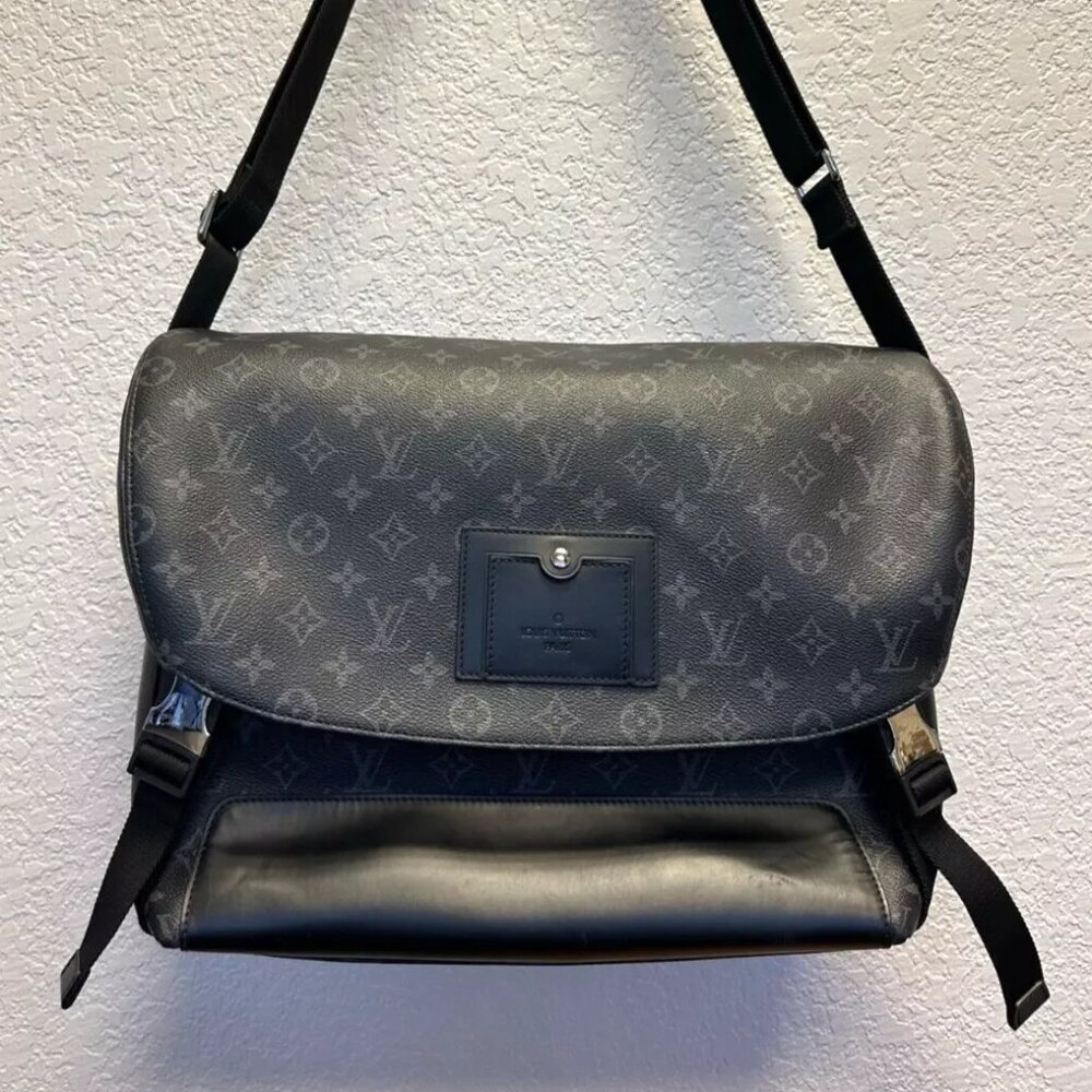 LOUIS VUITTON Messenger Voyager MM M40510 Shoulder Bag Monogram Eclipse Mens